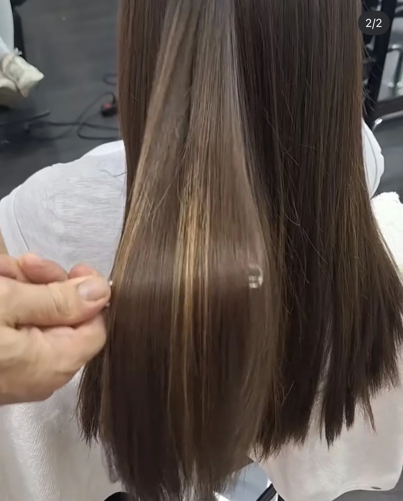 Pelo perfectamente liso y brillante después de la keratina de Charles